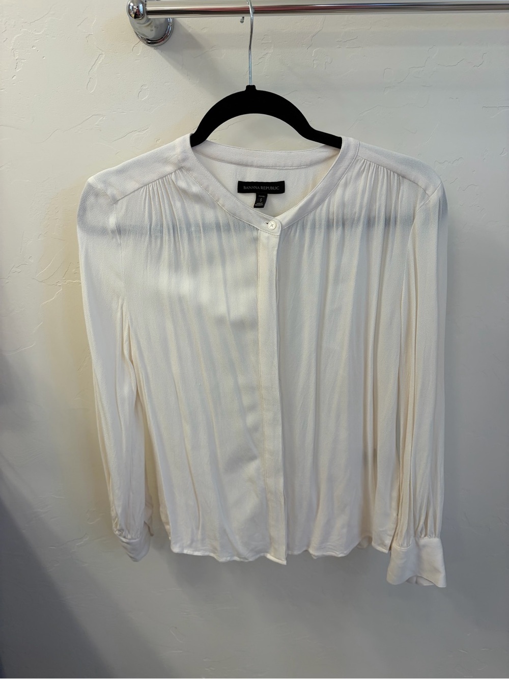 Banana Republic Ivory Long-Sleeve Button-Front Blouse